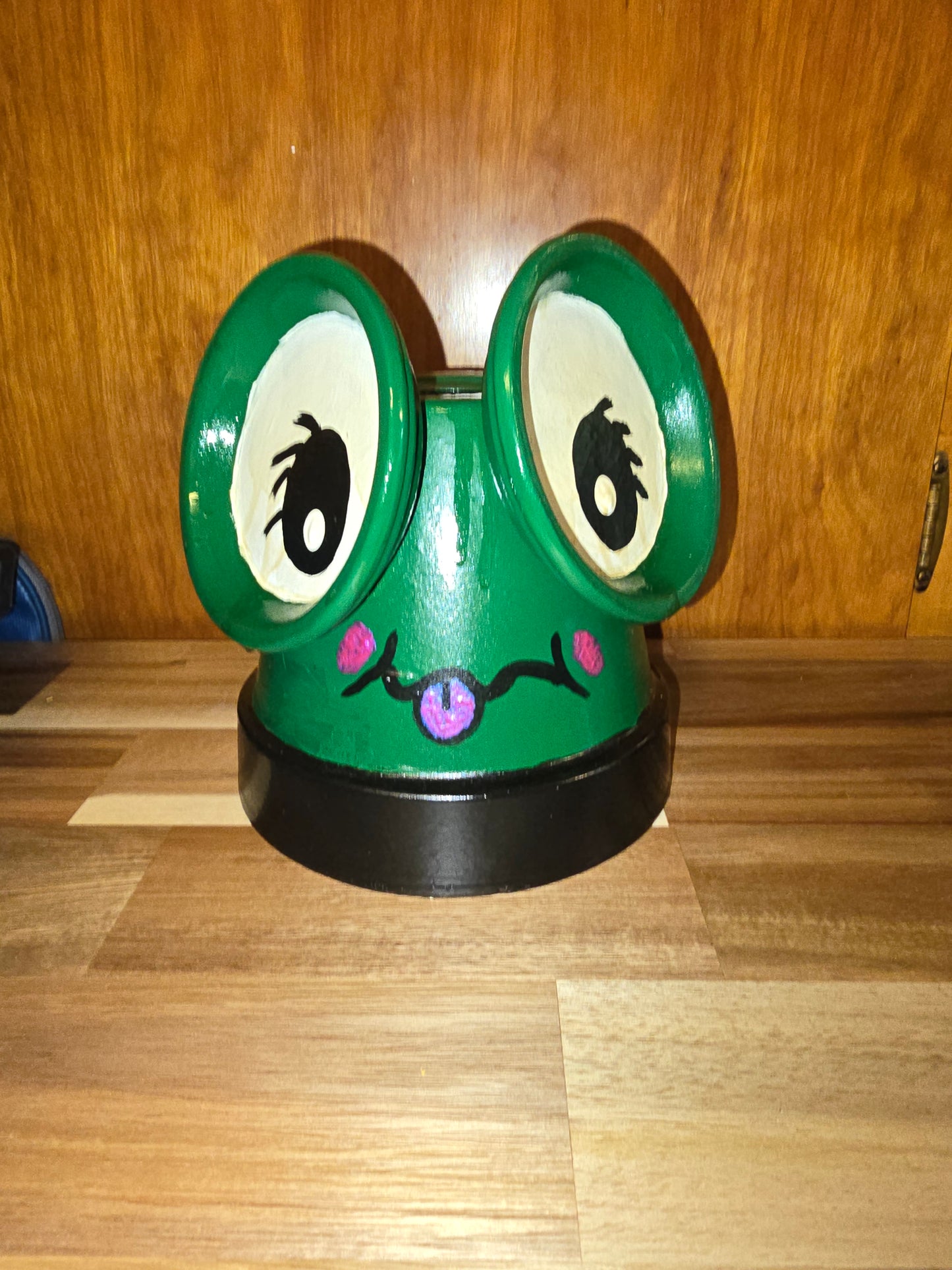 Frog yard light 2